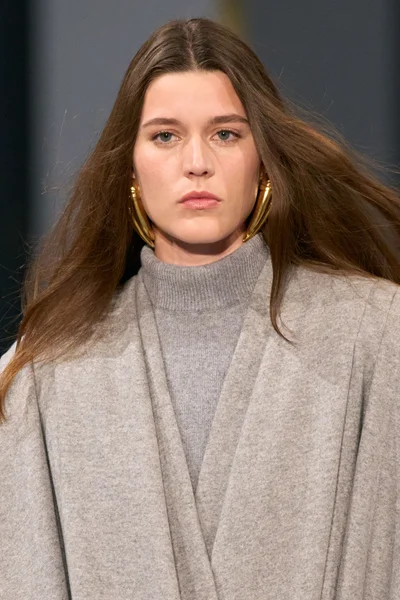 Look 27